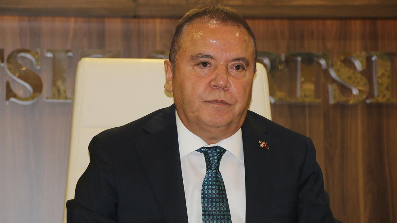 Muhittin Böcek hasta mı, neden hastaneye kaldırıldı? Antalya Belediye Başkanı Muhittin Böcek'in sağlık durumu merak ediliyor Muhittin Böcek hasta mı, neden hastaneye kaldırıldı? Antalya Belediye Başkanı Muhittin Böcek'in sağlık durumu merak ediliyor - 2. Resim