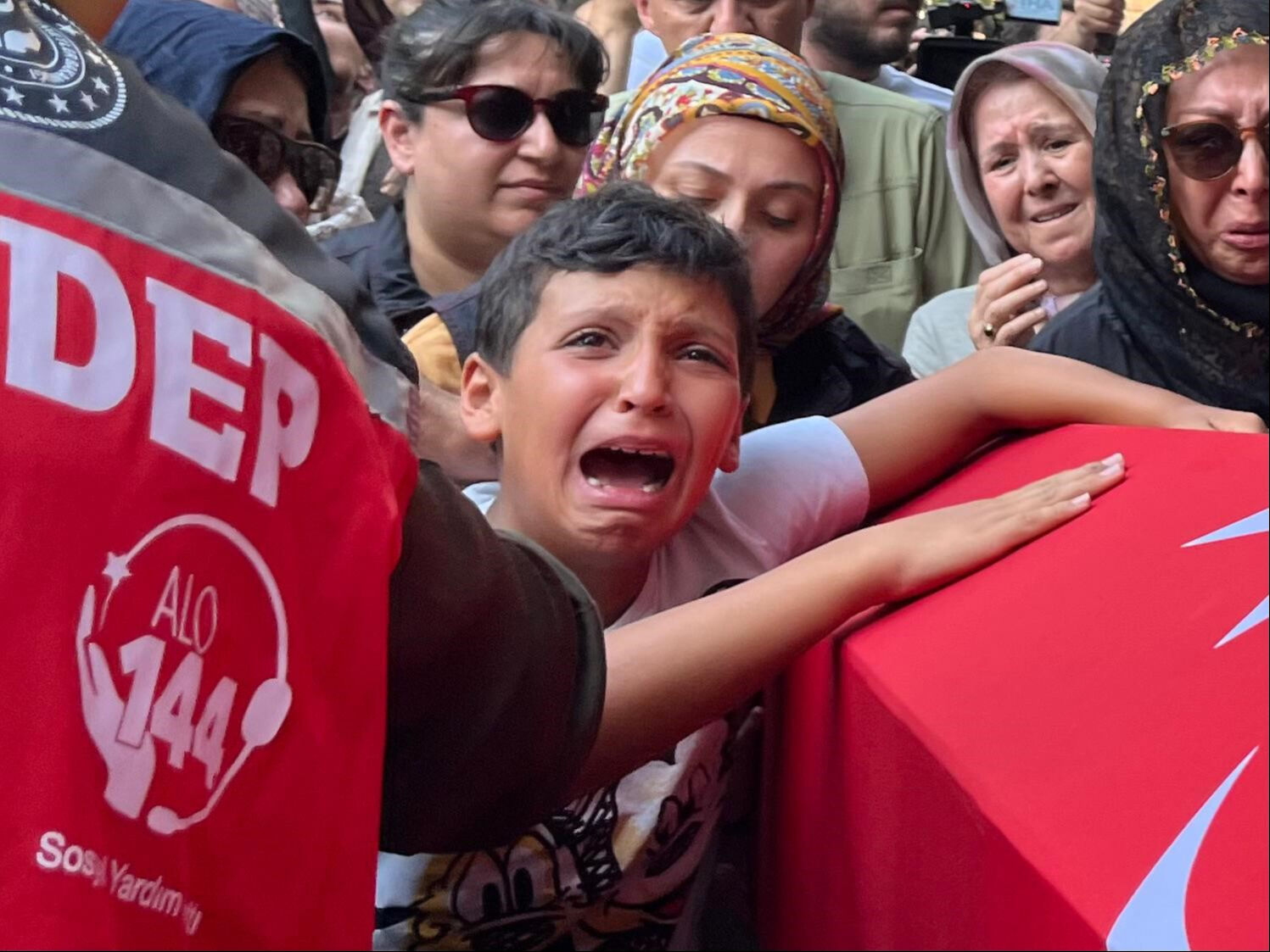 Orman yangını kahramanlarına son veda! Şehitler gözyaşlarıyla uğurlanıyor Orman yangını kahramanlarına son veda! Şehitler gözyaşlarıyla uğurlanıyor - 6. Resim