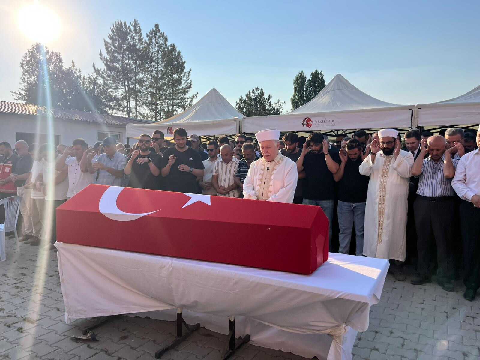 Orman yangını kahramanlarına son veda! Şehitler gözyaşlarıyla uğurlanıyor Orman yangını kahramanlarına son veda! Şehitler gözyaşlarıyla uğurlanıyor - 2. Resim