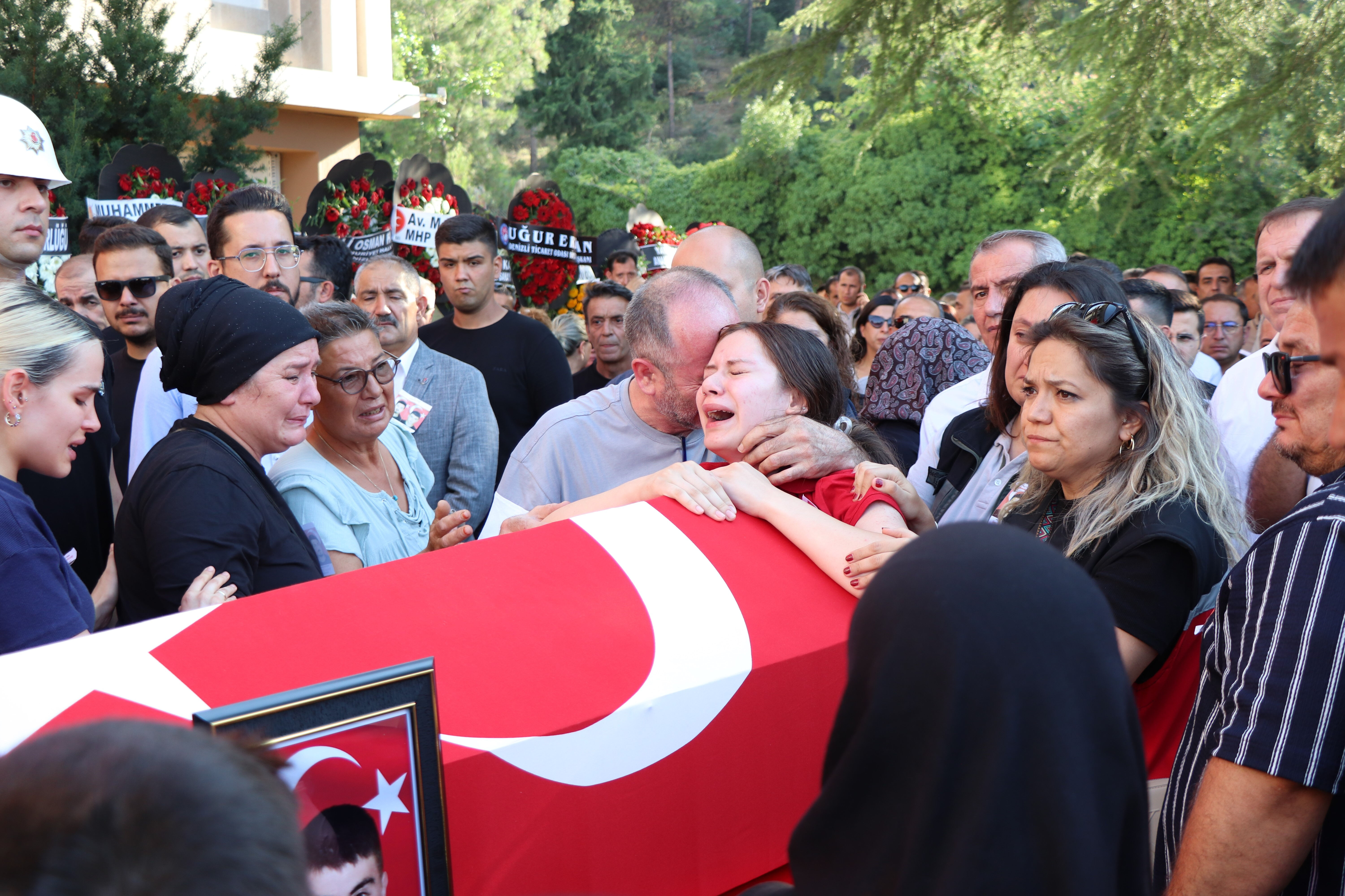 Orman yangını kahramanlarına son veda! Şehitler gözyaşlarıyla uğurlanıyor Orman yangını kahramanlarına son veda! Şehitler gözyaşlarıyla uğurlanıyor - 11. Resim