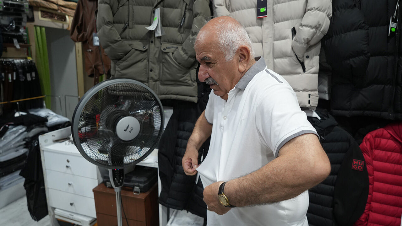Termometreler 52 dereceyi gördü, vatandaş ne yapacağını şaşırdı! İşte Türkiye'den sıcak hava manzaraları Termometreler 52 dereceyi buldu, vatandaş ne yapacağını şaşırdı! İşte Türkiye'den sıcak hava manzaraları - 11. Resim