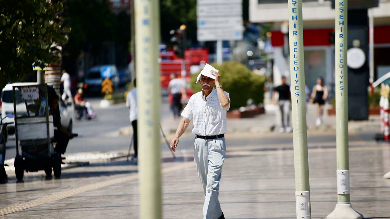 Termometreler 52 dereceyi gördü, vatandaş ne yapacağını şaşırdı! İşte Türkiye'den sıcak hava manzaraları Termometreler 52 dereceyi buldu, vatandaş ne yapacağını şaşırdı! İşte Türkiye'den sıcak hava manzaraları - 6. Resim