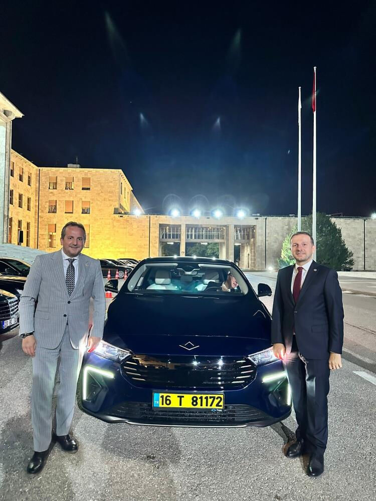 Togg T10F, TBMM'de sergilendi! Milletvekilleri de hayran kaldı Togg T10F TBMM'de sergilendi! Milletvekilleri de hayran kaldı - 1. Resim