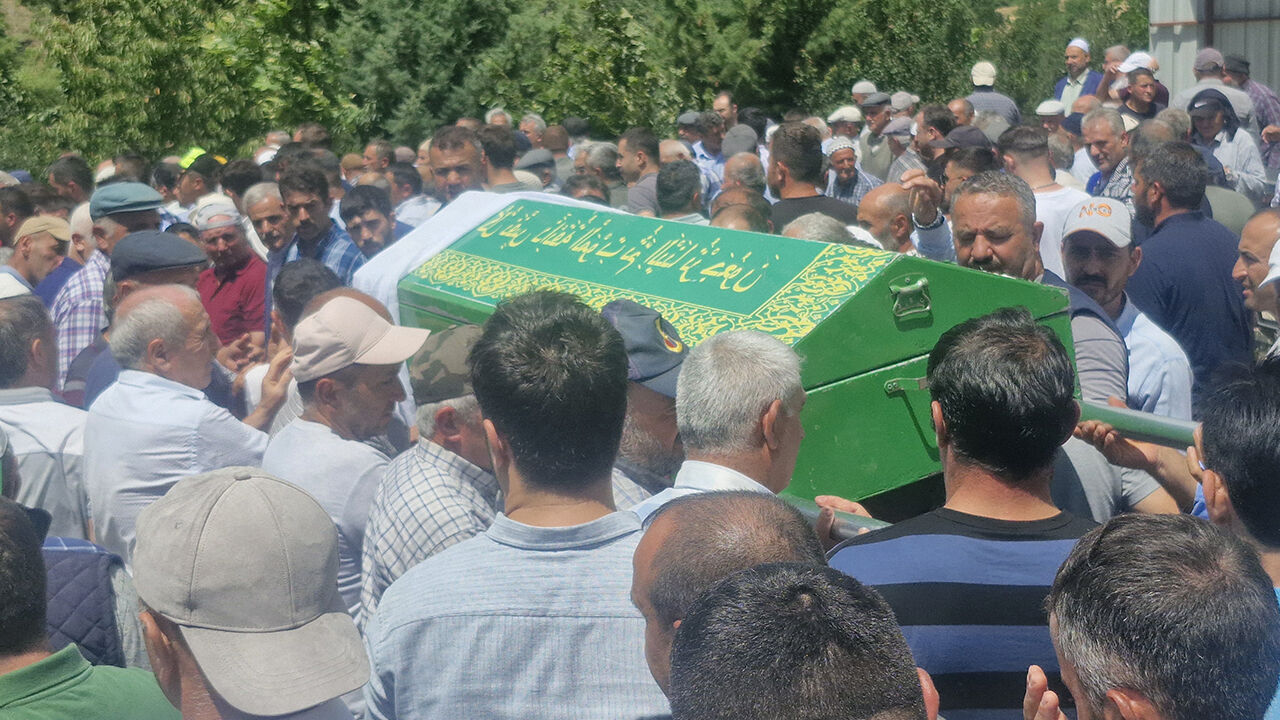 Tokat kuzenlerin sır ölümünü konuşuyor: Duyan herkes cenazeye koştu Toka kuzenlerin sır ölümünü konuşuyor: Duyan herkes cenazeye koştu - 2. Resim