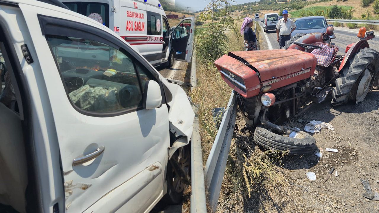 Traktörle otomobil kaza yaptı! Yaralılar var