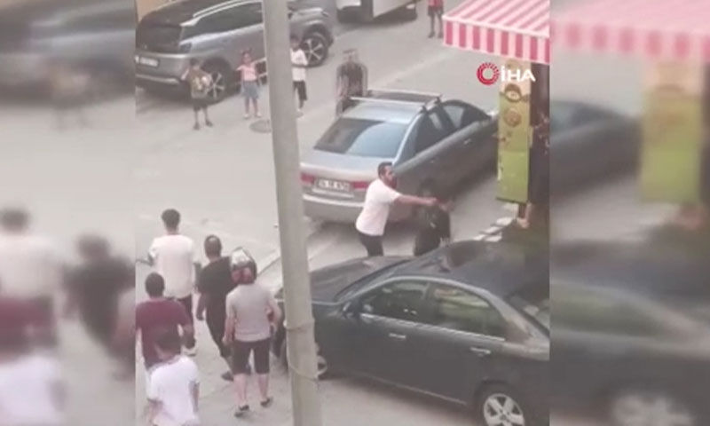 Yer: Esenyurt! Sopayla saldırdı, meydan dayağı yedi Yer: Esenyurt! Sopayla saldırdı, meydan dayağı yedi - 2. Resim