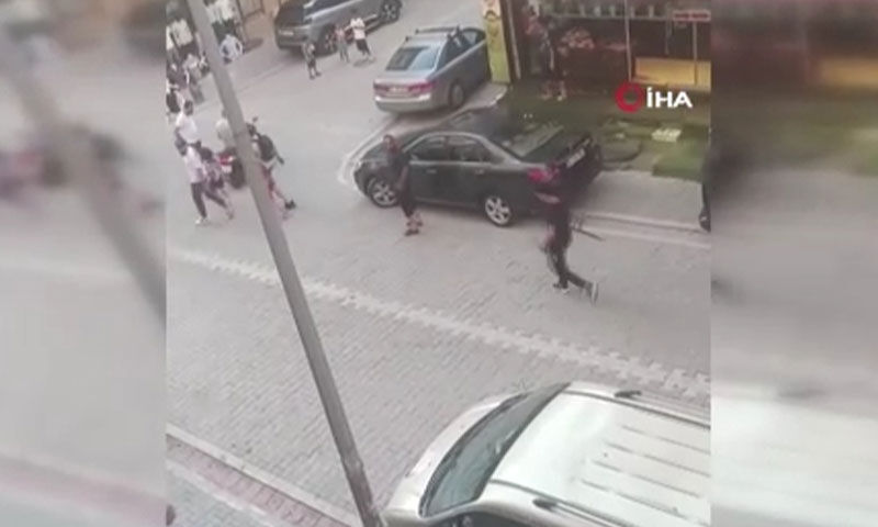 Yer: Esenyurt! Sopayla saldırdı, meydan dayağı yedi Yer: Esenyurt! Sopayla saldırdı, meydan dayağı yedi - 1. Resim