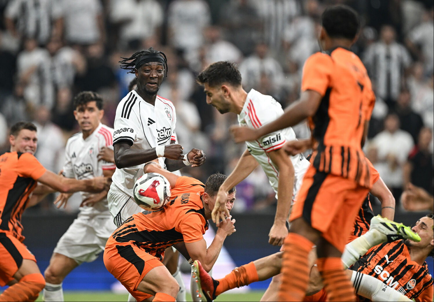 İnönü'de  159 saniye boyunca sürdü! Tek bir Shakhtar Donetsk'li kalmadı: Beşiktaş tam 51 defa izledi - 1. Resim