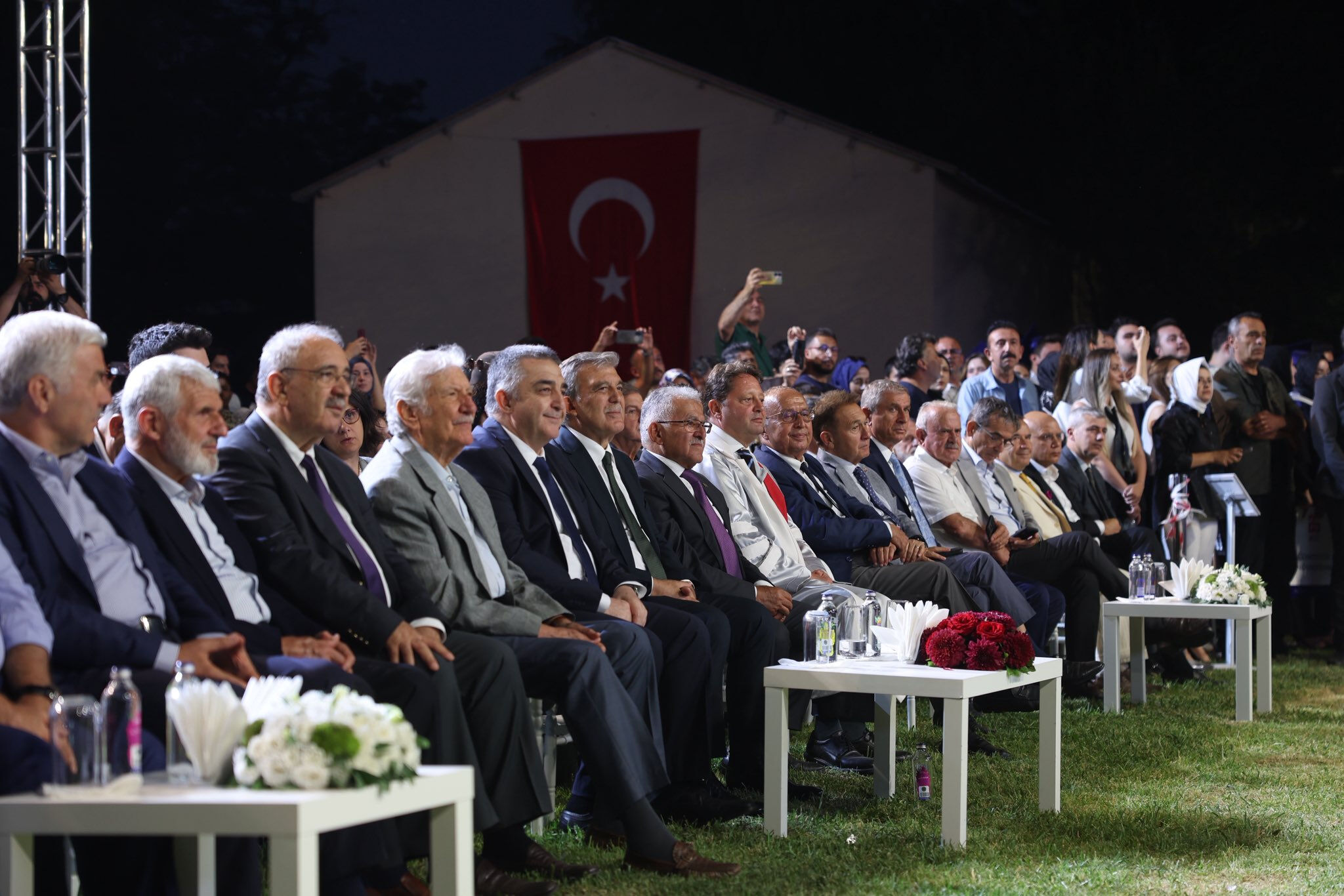 Abdullah Gül o programda ortaya çıktı! 2000'leri hatırlattı, medyayı eleştirdi Abdullah Gül o programda ortaya çıktı! İngiltere ve ABD ile kıyasladı, Türk medyasını eleştirdi - 2. Resim