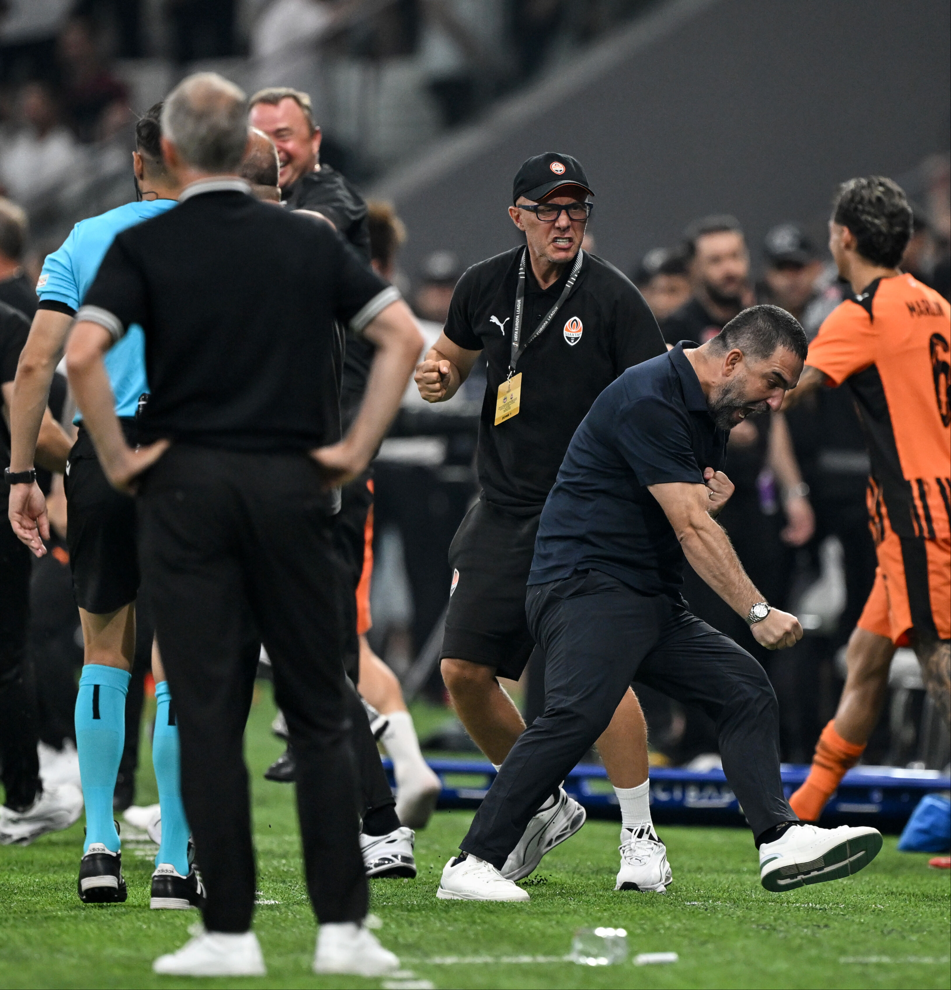 Arda Turan Beşiktaş galibiyeti sonrası tedbirli! "Tur daha bitmedi" diyerek oyuncularını uyardı Arda Turan Beşiktaş galibiyeti sonrası tedbirli! "Tur daha bitmedi" diyerek oyuncularını uyardı - 2. Resim