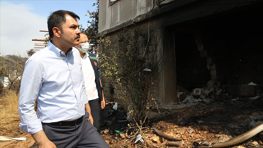 Bakan Kurum'dan 'yangın bölgesi' açıklaması: 87 ağır hasarlı yapı tespit edildi Bakan Kurum'dan 'yangın bölgesi' açıklaması: 87 ağır hasarlı yapı tespit edildi - 1. Resim