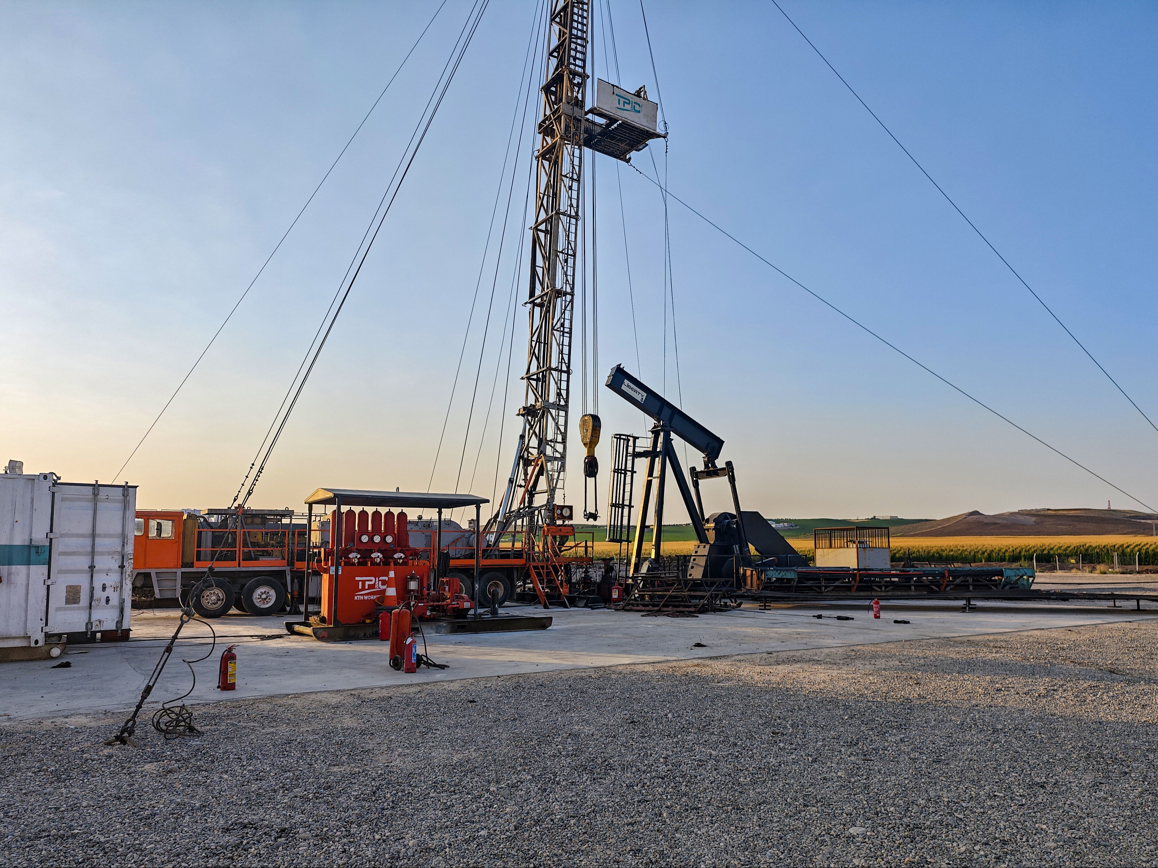 Diyarbakır'da petrol sondaj kuyusunda yangın! Çok sayıda yaralı var Diyarbakır'da petrol sondaj kuyusunda yangın! Çok sayıda yaralı var - 2. Resim