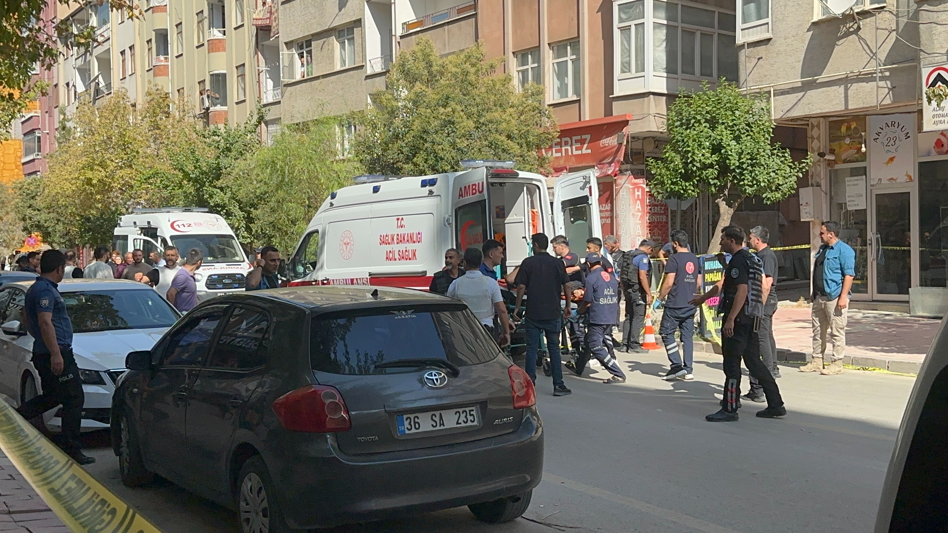 Elazığ'da dehşet anları: İntihar girişimi, saldırıya döndü! Film gibi çatışma Elazığ'da dehşet anları: İntihar girişimi, saldırıya döndü! Film gibi çatışma - 4. Resim