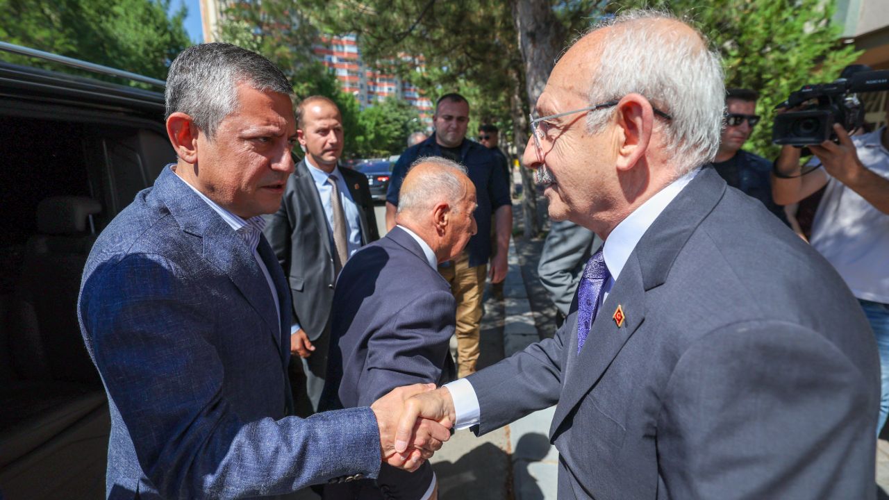 Gerginlikleri yüzlerinden okunuyordu... Özel, Kılıçdaroğlu&#039;nu ziyaret etti! Duygusal bir sebebi var