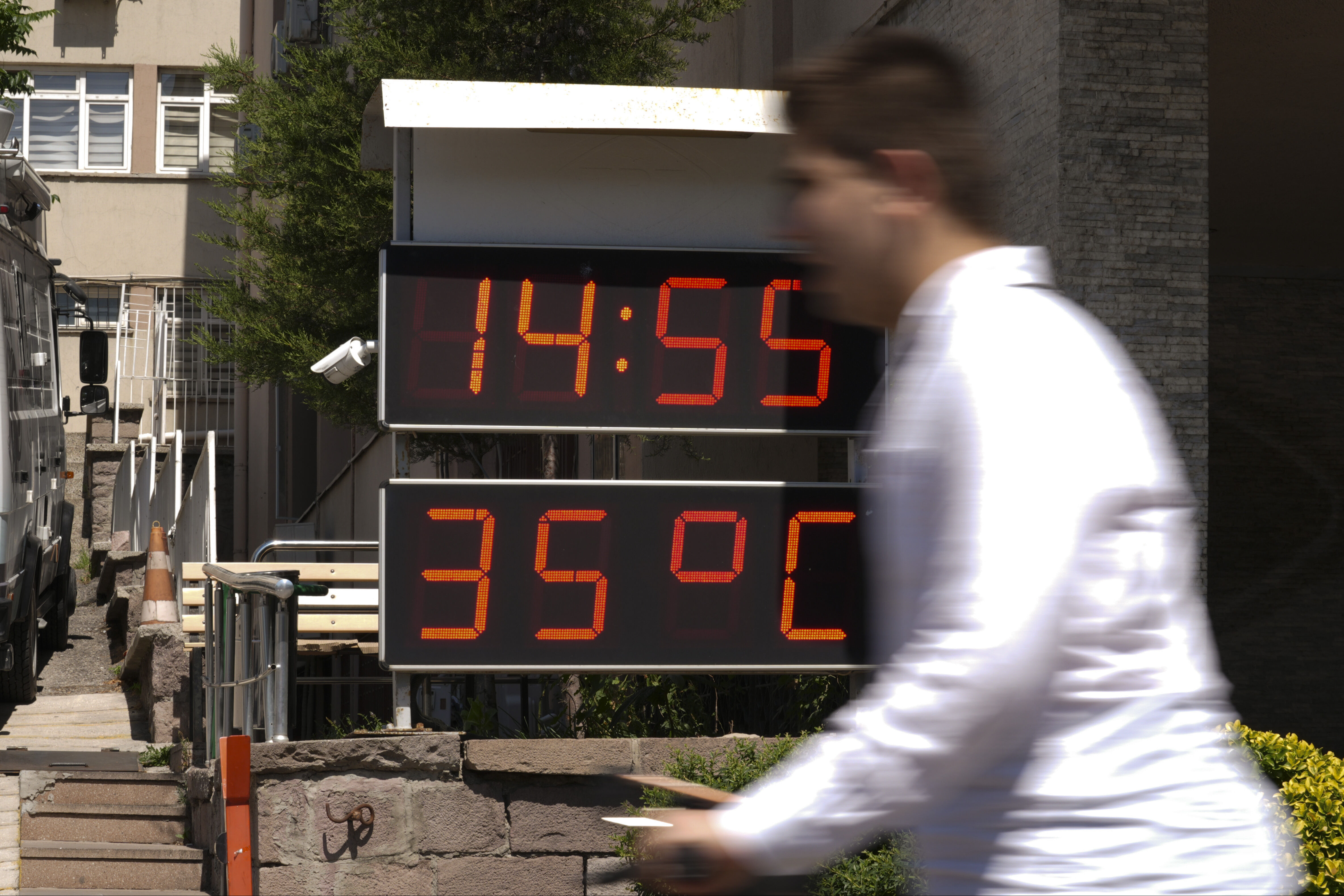 Hem sıcaktan kavrulacağız hem de ıslanacağız! Meteoroloji ve Valilik tarih vererek uyardı - 6. Resim