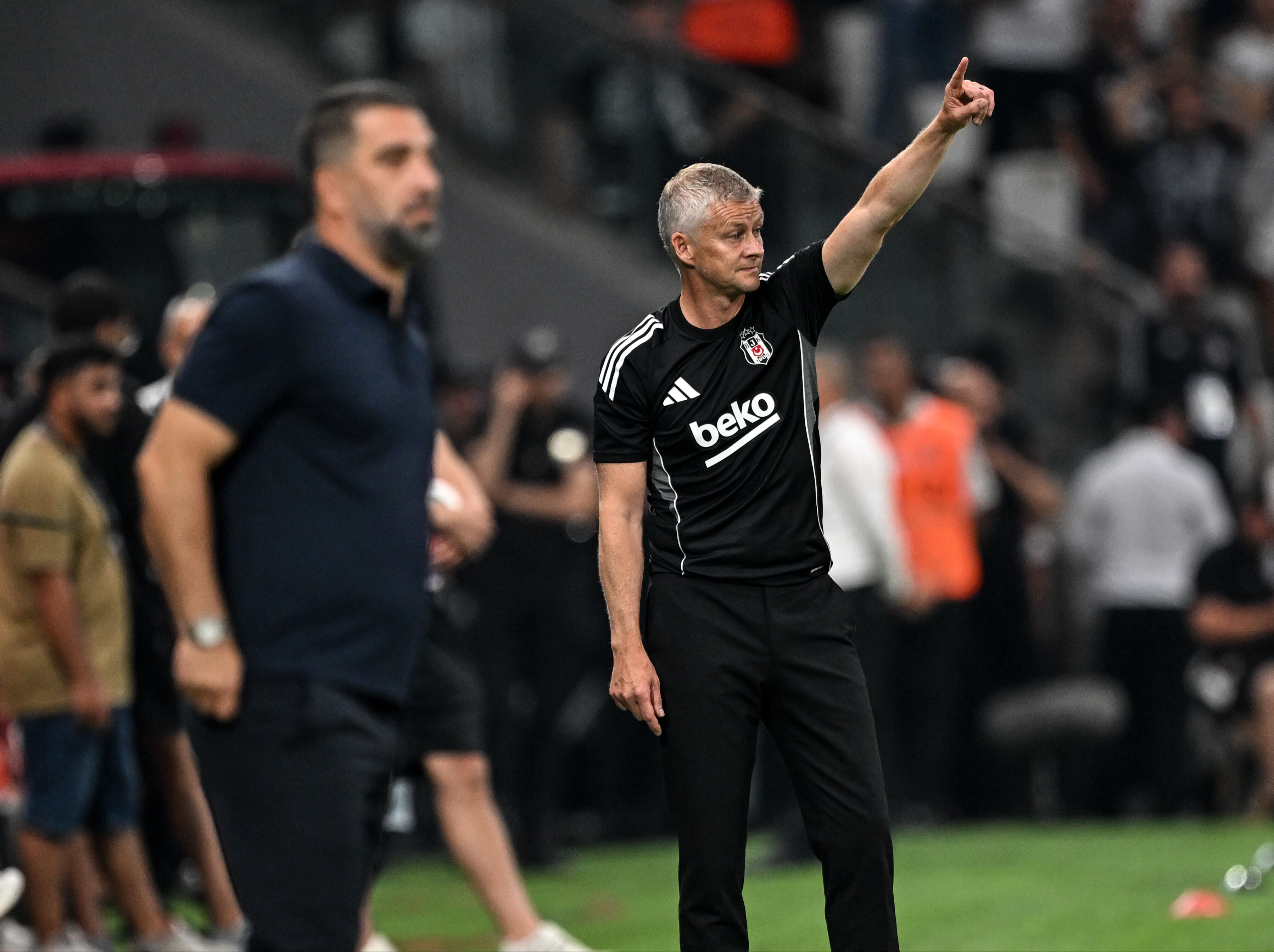 Kartal’ın kanadı kırık! Beşiktaş, Avrupa Ligi 2. ön eleme maçında evinde Arda Turan’ın takımı Shakhtar’a yenildi Kartal’ın kanadı kırık! Beşiktaş, Avrupa Ligi 2. ön eleme maçında evinde Arda Turan’ın takımı Shakhtar’a yenildi - 3. Resim