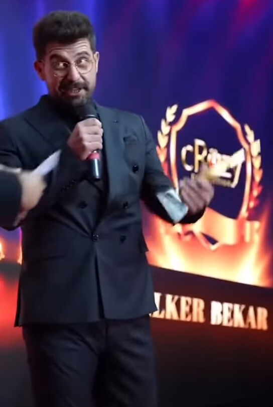 Ödül töreninde şok iddia… Lokman İn, Özge Ulusoy’u dolandırıcılıkla suçladı! Ünlü mankenden cevap gecikmedi Ödül töreninde şok iddia… Lokman İn, Özge Ulusoy’u dolandırıcılıkla suçladı! Ünlü mankenden cevap gecikmedi - 2. Resim