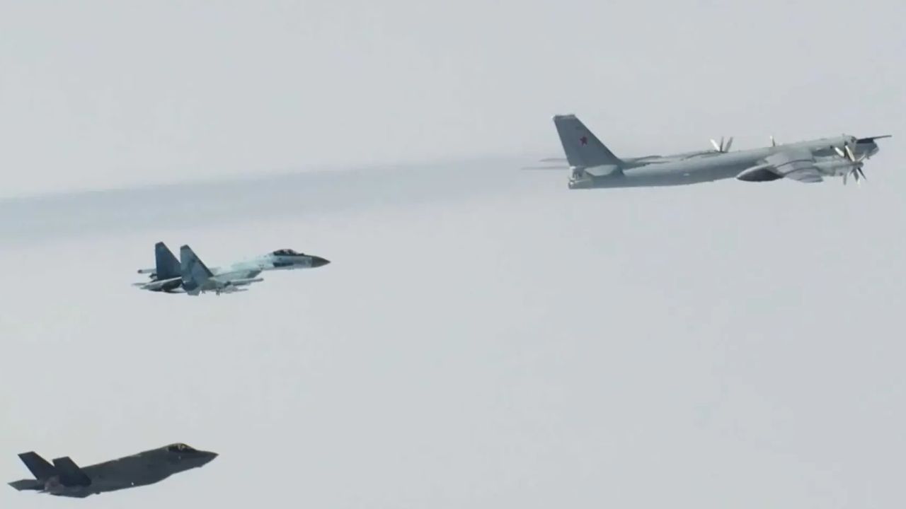 ABD F-35’leri acil kodla havalandı! Rus nükleer bombardıman uçaklarıyla burun buruna