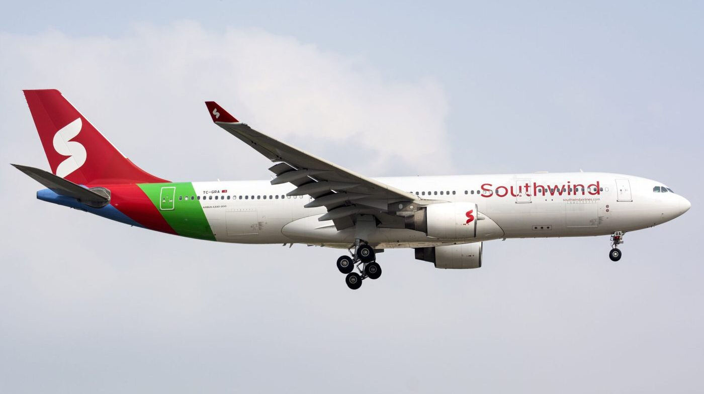 ABD'de yolcu uçağında korku dolu anlar! Savaş uçağıyla çarpışmaktan son anda kurtuldular ABD'de yolcu uçağında korku dolu anlar! Savaş uçağıyla çarpışmaktan son anda kurtuldular - 1. Resim