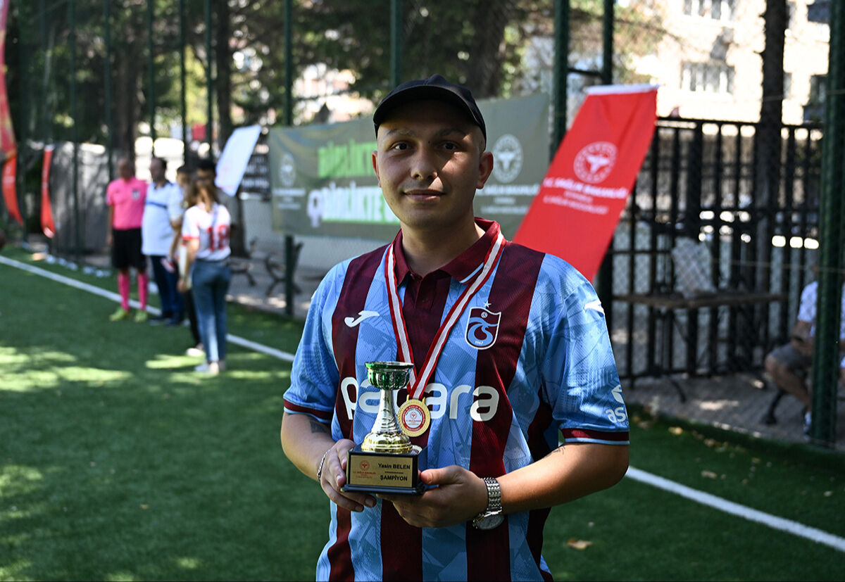 Ali Asaf da desteğe geldi! Kanserden kurtulan Trabzonsporlu Yasin'in çağrısı gerçek oldu - 1. Resim