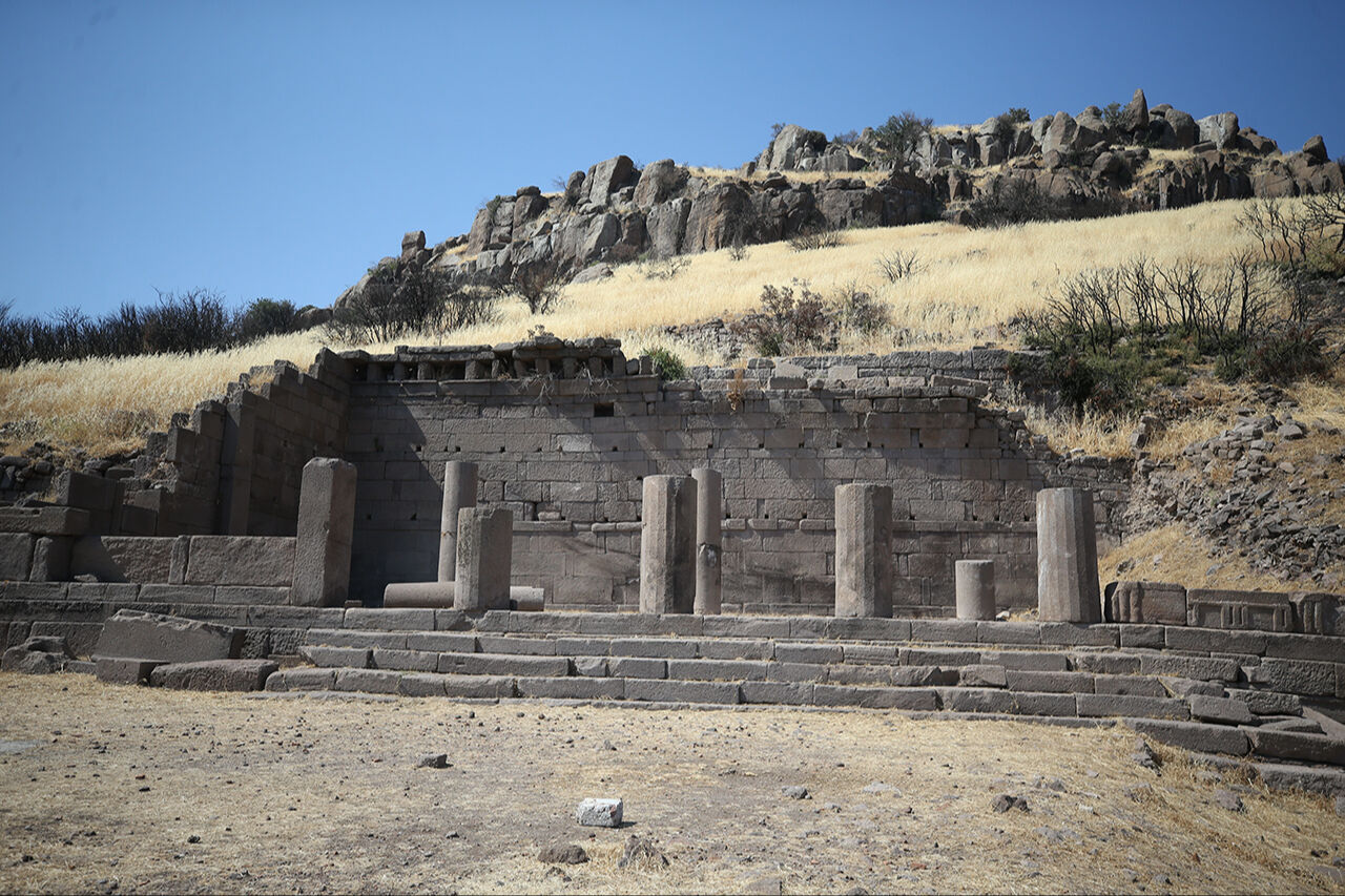 Asos'ta 3500 yıllık Bergama krallarının mimarisi ortaya çıkıyor! Yeni keşfedilen mozaik de sergiye açılacak Asos'ta 3500 yıllık Bergama krallarının mimarisi ortaya çıkıyor! Yeni keşfedilen mozaik de sergiye açılacak - 2. Resim