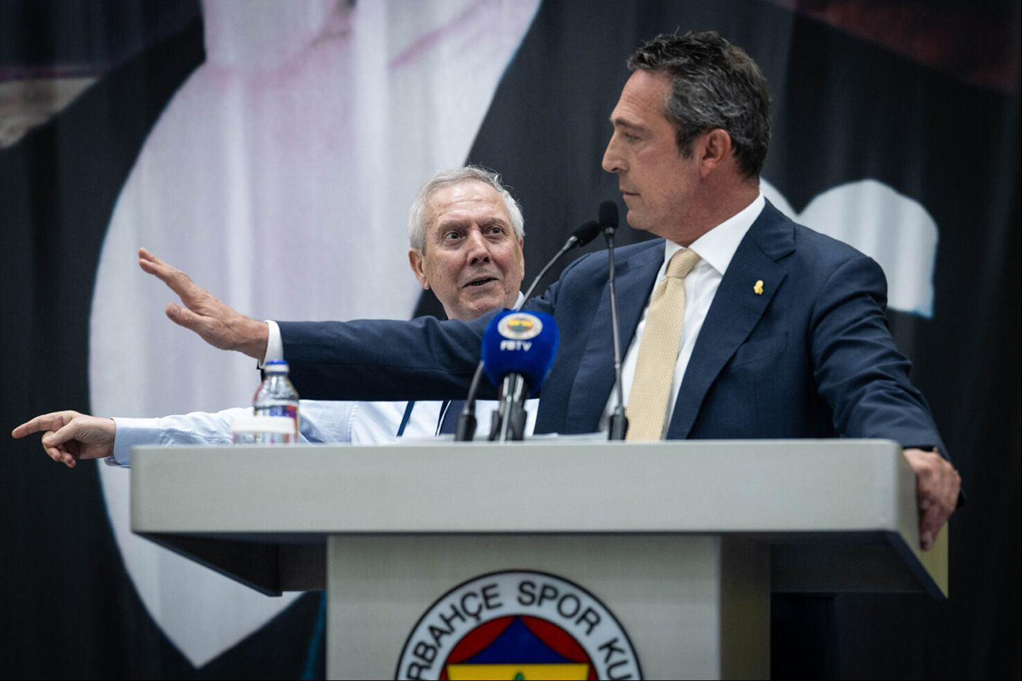 Aziz Yıldırım'dan Hamdi Akın'a çok sert tepki: Bak, beni kendine saldırtma! Aziz Yıldırım'dan Hamdi Akın'a çok sert tepki: Bak, beni kendine saldırtma! - 3. Resim