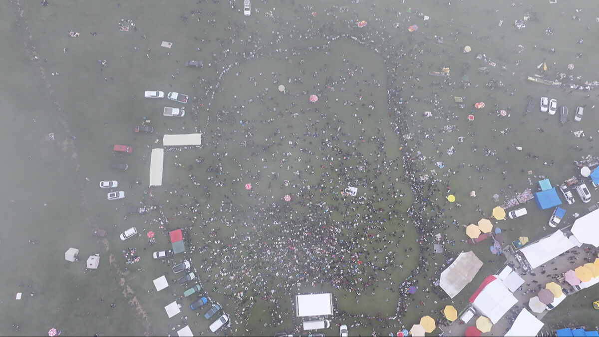 Binlerce insan sisin içinde buluştu! Sis Dağı'nda renkli gelenek bozulmadı - 6. Resim