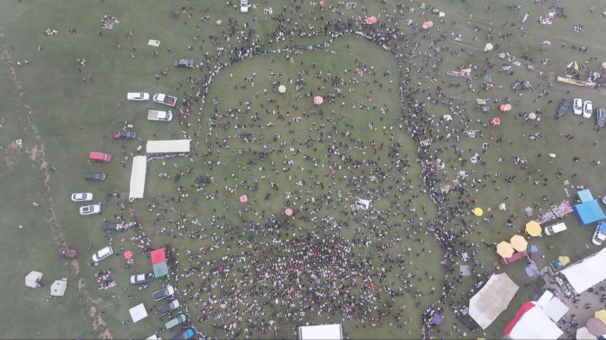Binlerce insan sisin içinde buluştu! Sis Dağı'nda renkli gelenek bozulmadı - 1. Resim