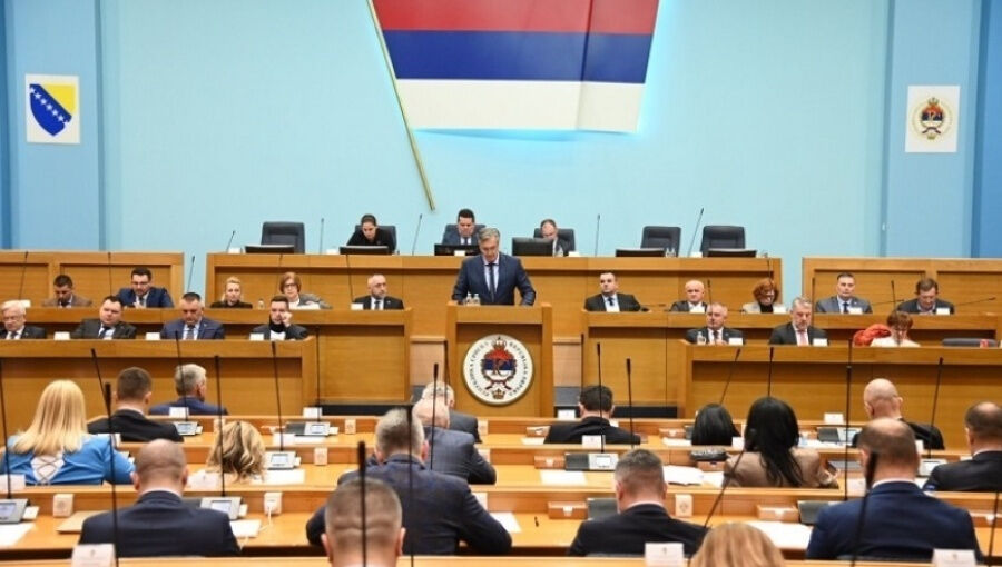 Bosna Hersek'in Sırp entitesindeki muhalefet milletvekilinin aracı kundaklandı Bosna Hersek'in Sırp entitesindeki muhalefet milletvekilinin aracı kundaklandı - 1. Resim