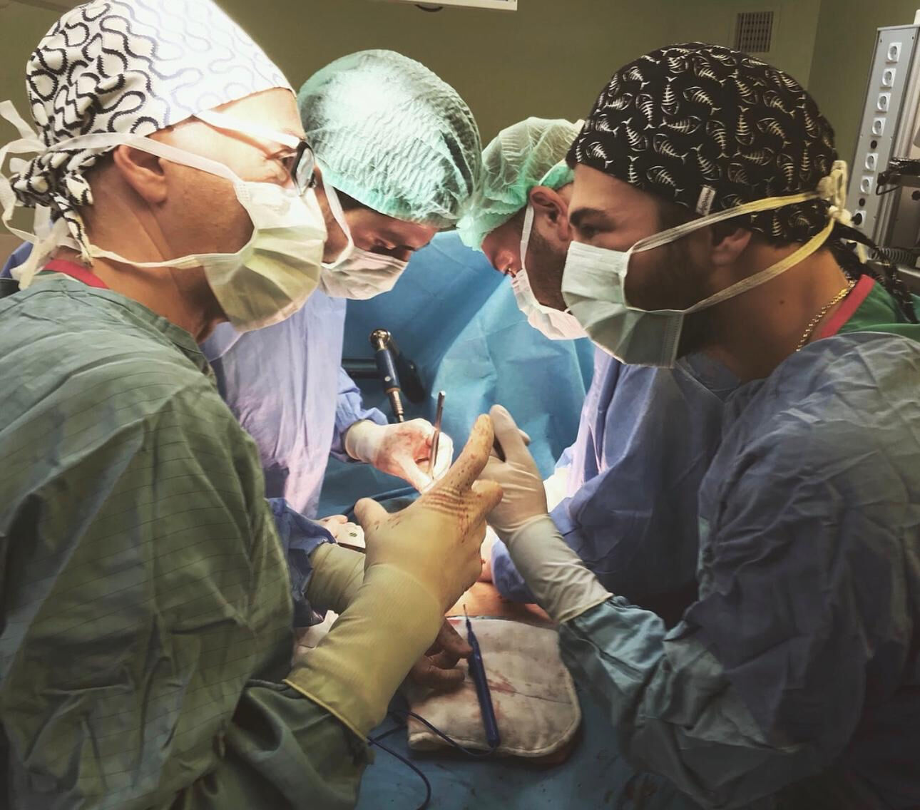 Cerrah Prof. Dr. Mehmet Emin Güneş 30 yıla 40 bin ameliyat sığdırdı Cerrah Prof. Dr. Mehmet Emin Güneş 30 yıla 40 bin ameliyat sığdırdı - 6. Resim