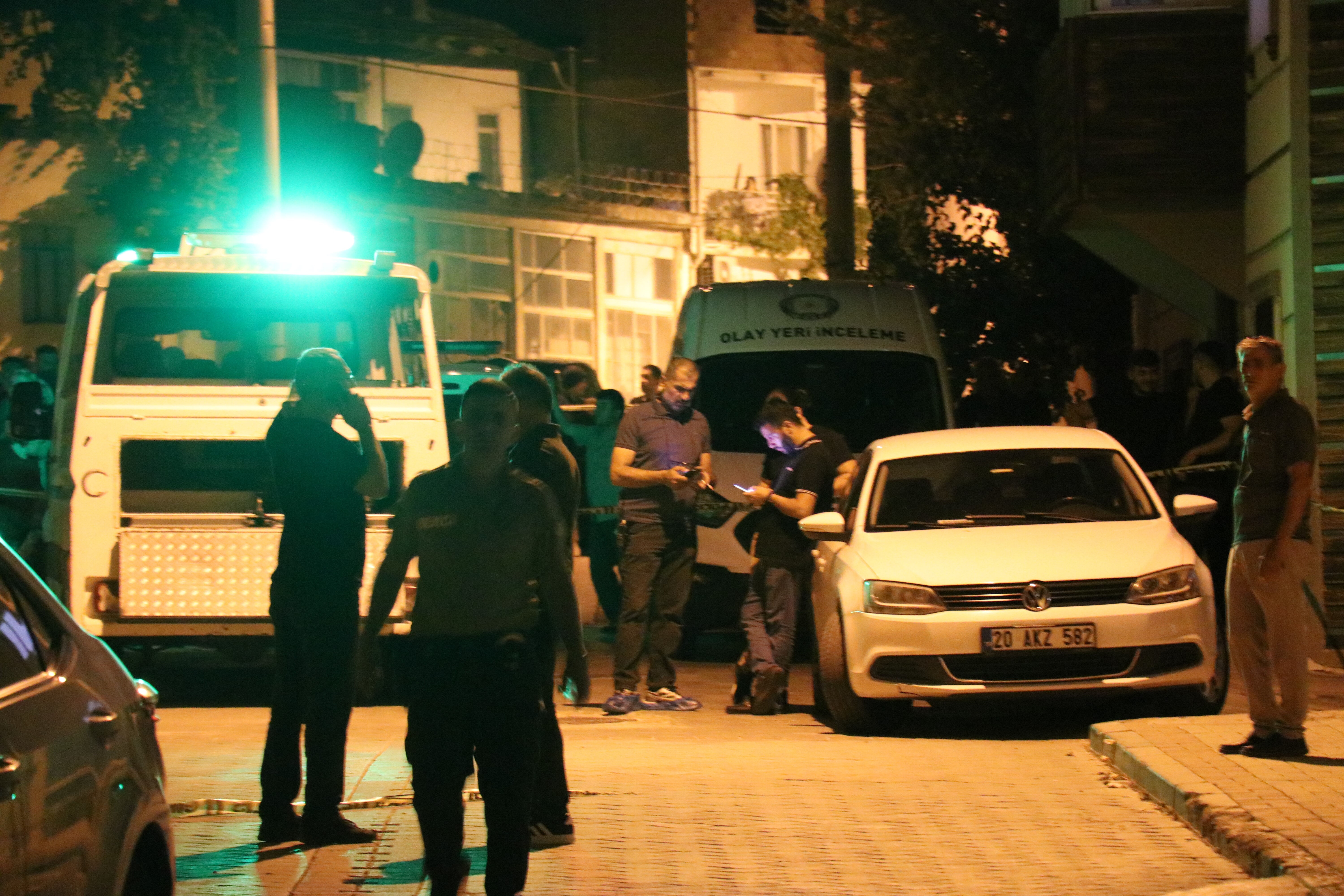 Evdeki gizli buluşma kanlı bitti: Sevgilisini öldürdü, kendini vurdu, eşine mesaj attı Evdeki gizli buluşma kanlı bitti: Sevgilisini öldürdü, kendini vurdu, eşine mesaj attı - 2. Resim