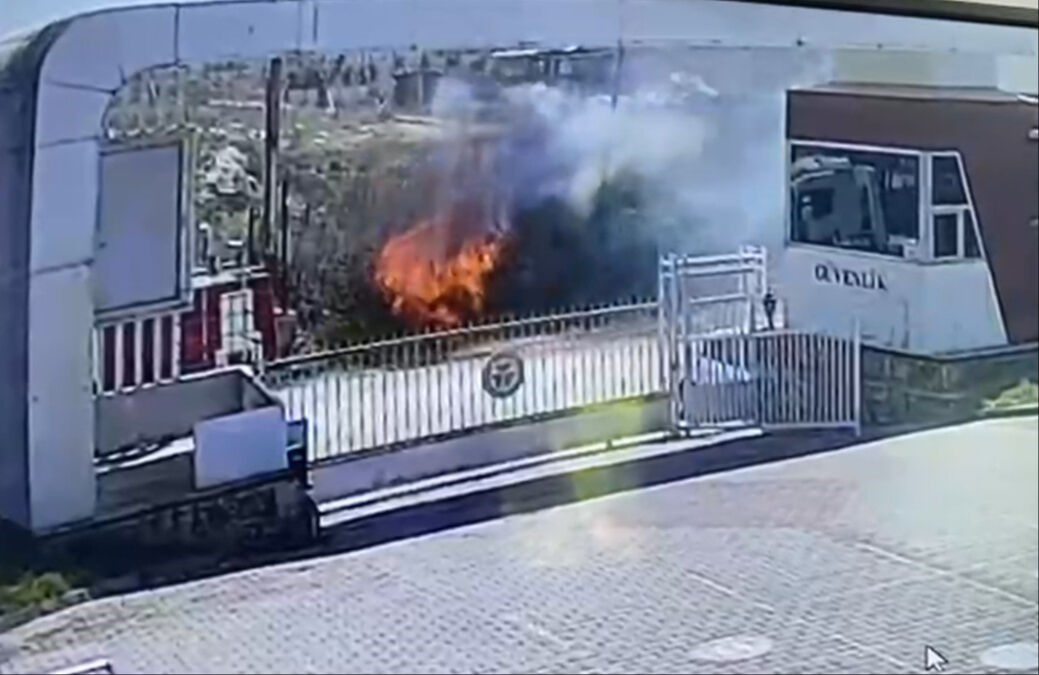 Facia 'geliyorum' dedi! Elektrik hattı koptu, yangın başladı Facia 'geliyorum' dedi! Elektrik hattı koptu, ekipleri alarma geçirdi - 1. Resim