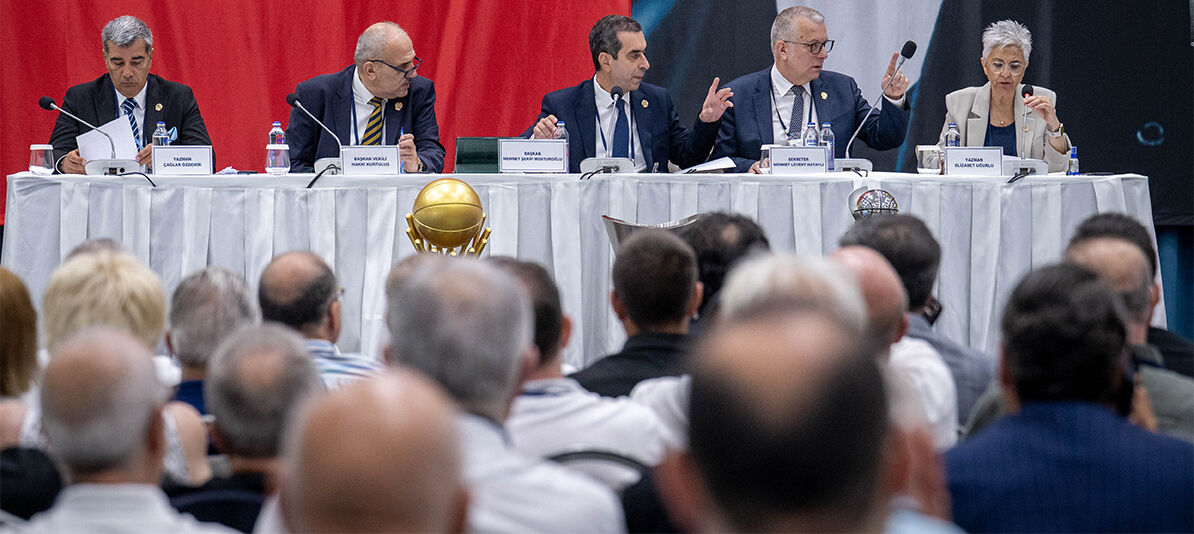 Fenerbahçe Divan Kurulu'nda olay var! Ali Koç ile tartıştı, Aziz Yıldırım müdahale etti: Küfür etmedi, çıkamaz! Fenerbahçe'de tarihi toplantı! Herkes orada: Koç, Yıldırım, Saran, Uslu, Kutlualp... - 3. Resim