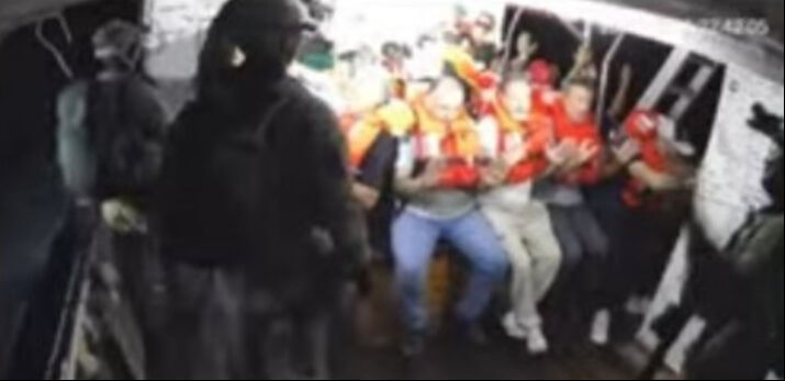 İsrail Hanzala gemisine müdahale etti! Gazze'ye uzanan insanlık eline engel İsrail'in Hanzala gemisine müdahalesi başladı - 1. Resim