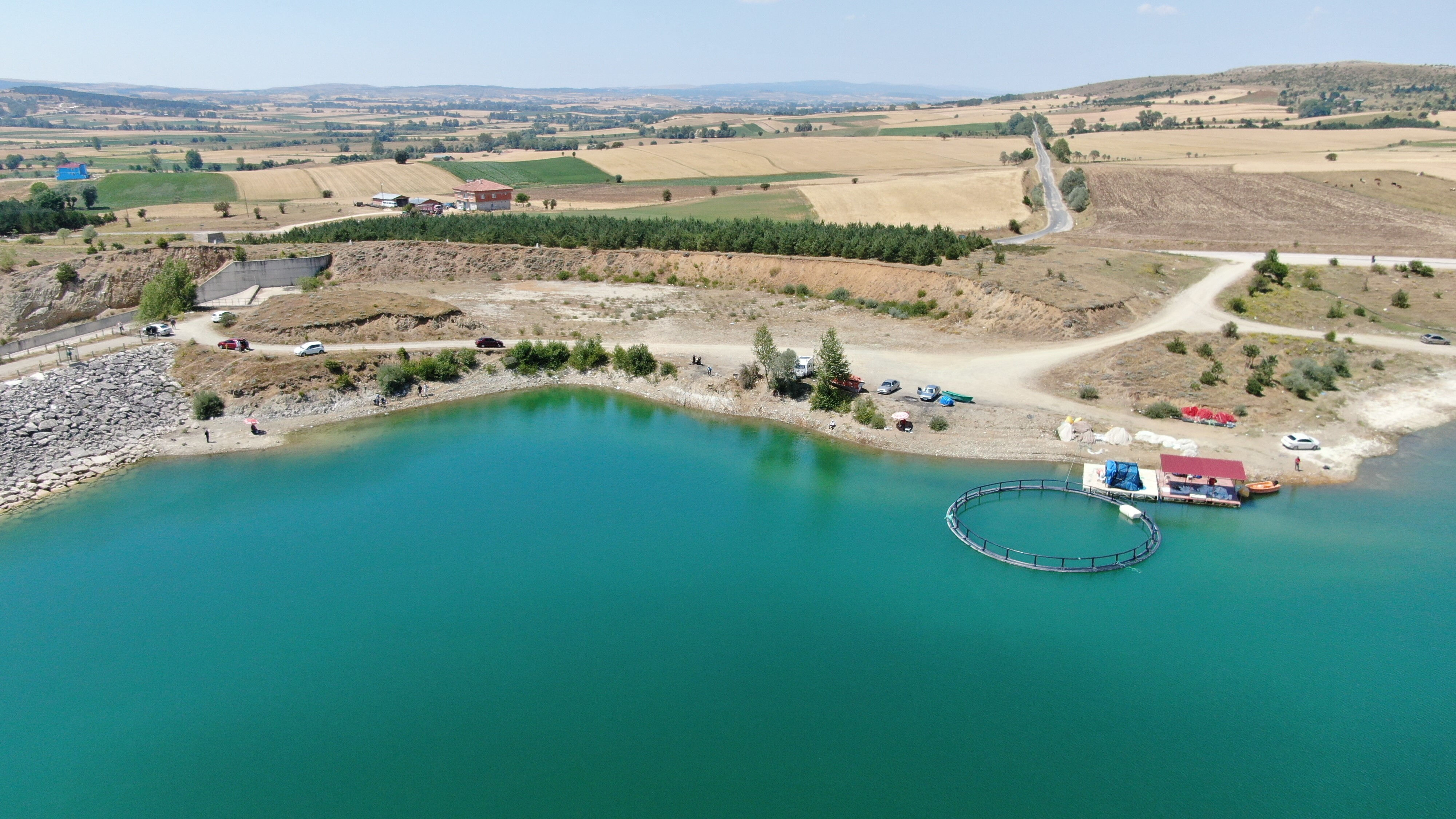 Kafes yırtıldı, binlercesi kaçtı! Oltasını alan buraya koştu - 1. Resim
