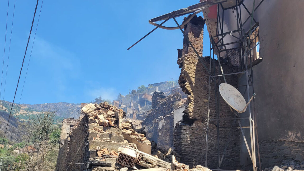 Murat Kurum'dan yangınzedelere müjde: 1 yıl içinde konutlar teslim edilecek - 1. Resim