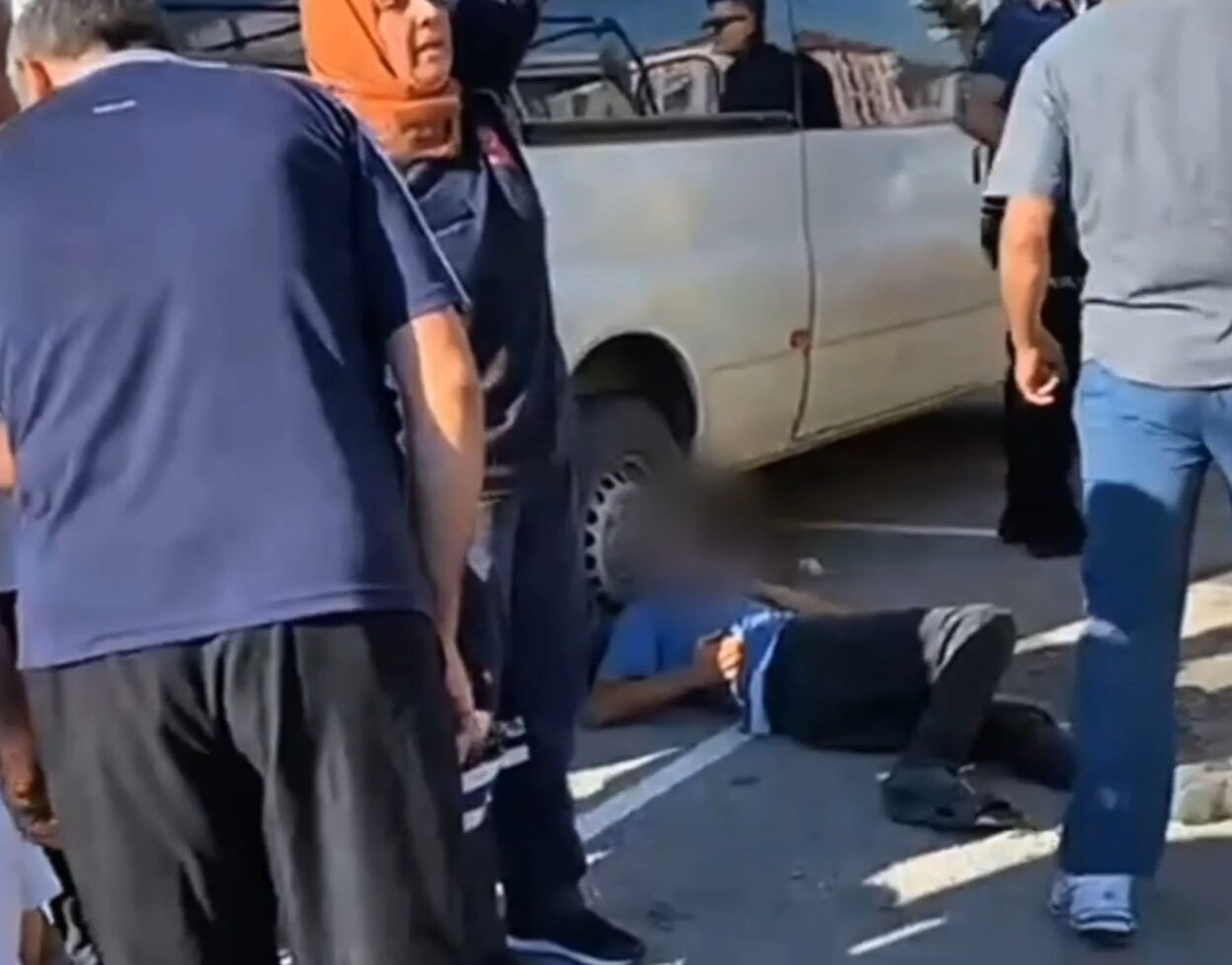 Pazarcıların yer kavgasında kan döküldü! Çok sayıda yaralı var Pazarcıların yer kavgasında kan döküldü! Çok sayıda yaralı var - 2. Resim