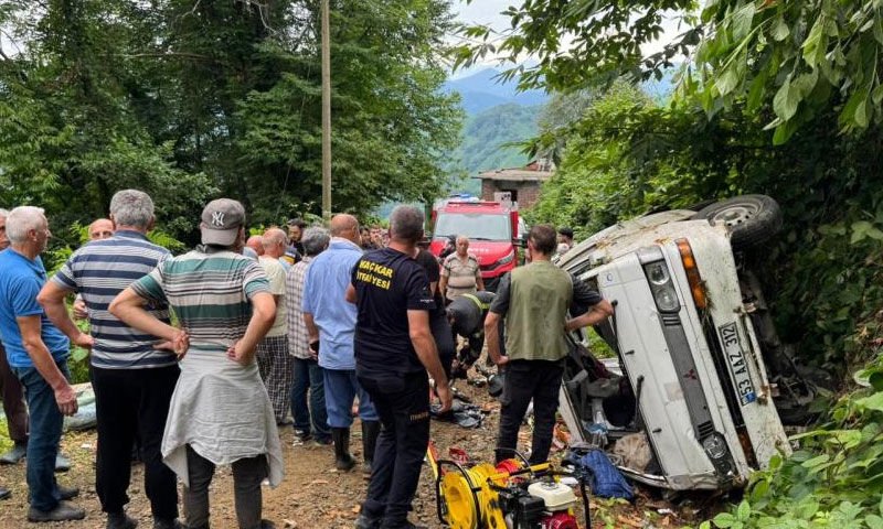 Rize’de çay toplamaya giderken kabusu yaşadılar! 2 can gitti Rize’de çay toplamaya giderken kabusu yaşadılar! 2 can gitti - 2. Resim