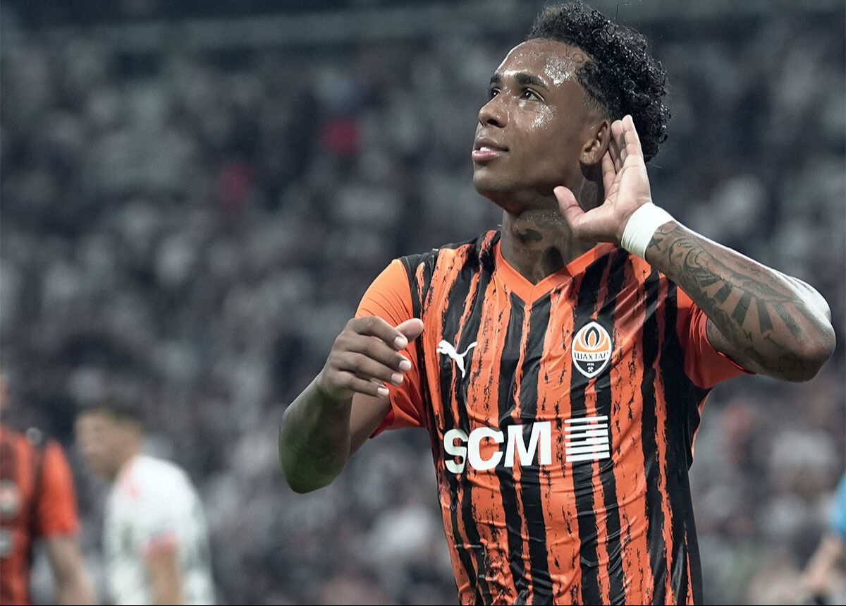 Shakhtar Donetskli futbolcuya ırkçılık yapmıştı! Tepki yağdı, Beşiktaş hemen cezasını kesti Shakhtar Donetskli futbolcuya ırkçılık yapmıştı! Tepki yağdı, Beşiktaş hemen cezasını kesti - 1. Resim