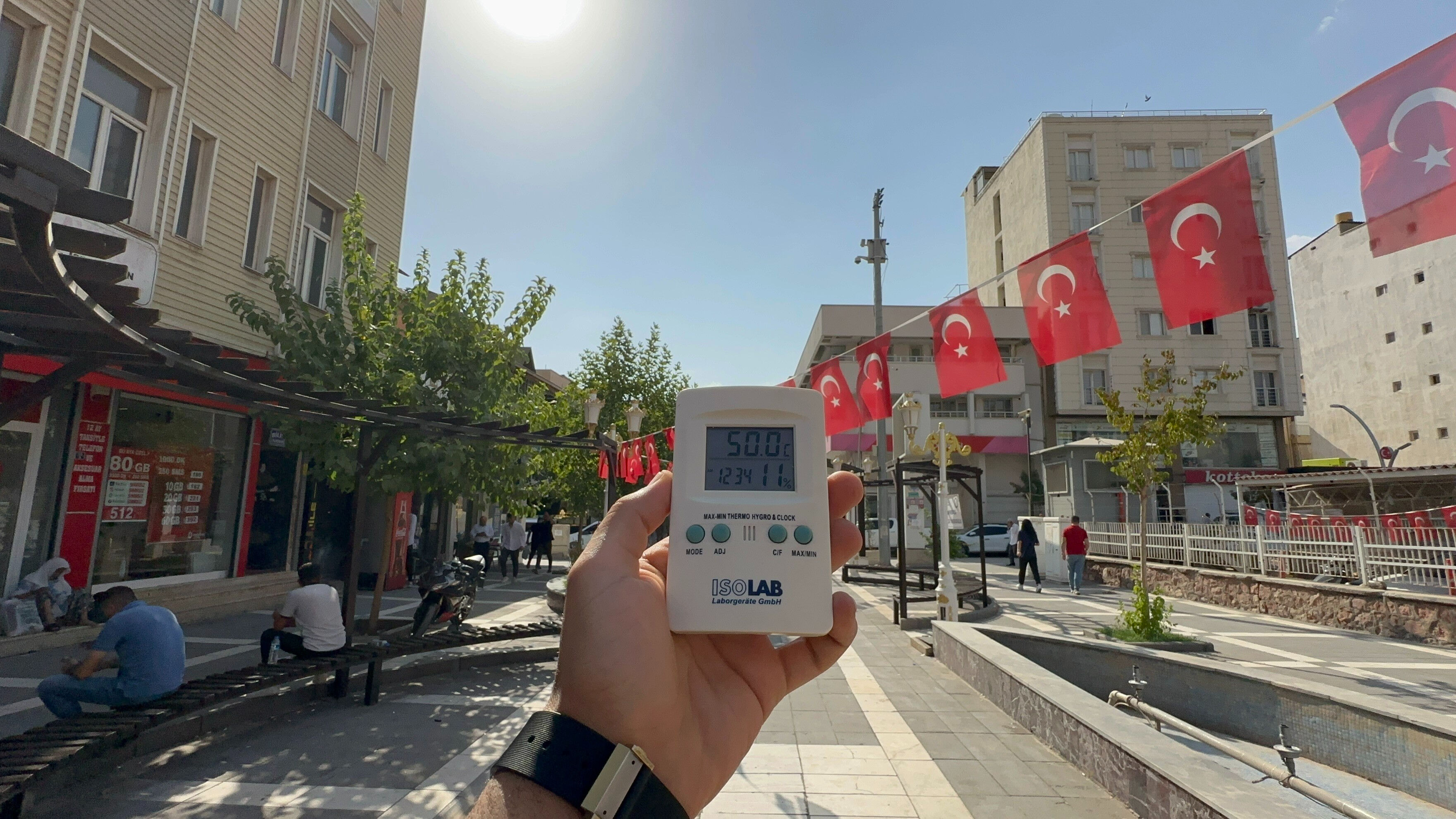 Tüm zamanların Türkiye sıcaklık rekoru kırıldı! Silopi'de termometreler 50.5 dereceyi gösterdi Tüm zamanların Türkiye sıcaklık rekoru kırıldı! Silopi'de termometreler 50.5 dereceyi gösterdi - 2. Resim