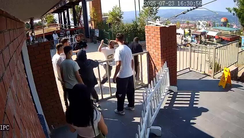 Turistleri savundu, üstüne çullandılar! Kartepe'de dolandırıcılığı önleyen şoför hastanelik oldu Turistleri savundu, üstüne çullandılar! Kartepe'de dolandırıcılığı önleyen şoför hastanelik oldu - 1. Resim