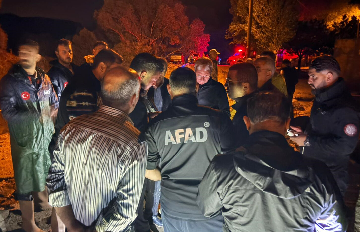 Türkiye yanarken bir kentte sağanak alarmı! Adeta hayatı felç etti - 1. Resim