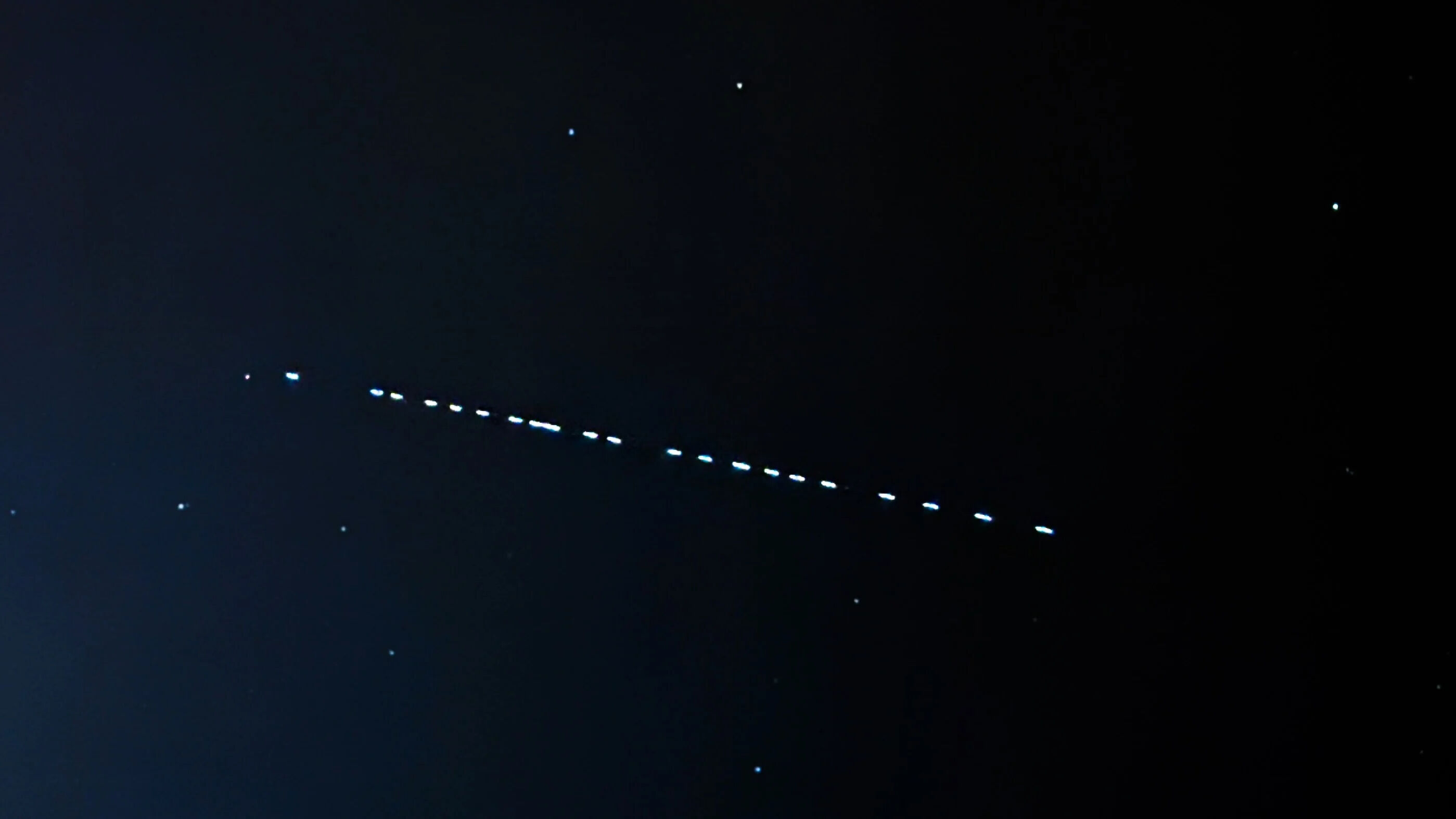 28 Starlink uydusu daha uzayda! Kullanıcı sayısı 6 milyonu aştı 28 Starlink uydusu daha uzayda! Kullanıcı sayısı 6 milyonu aştı - 1. Resim