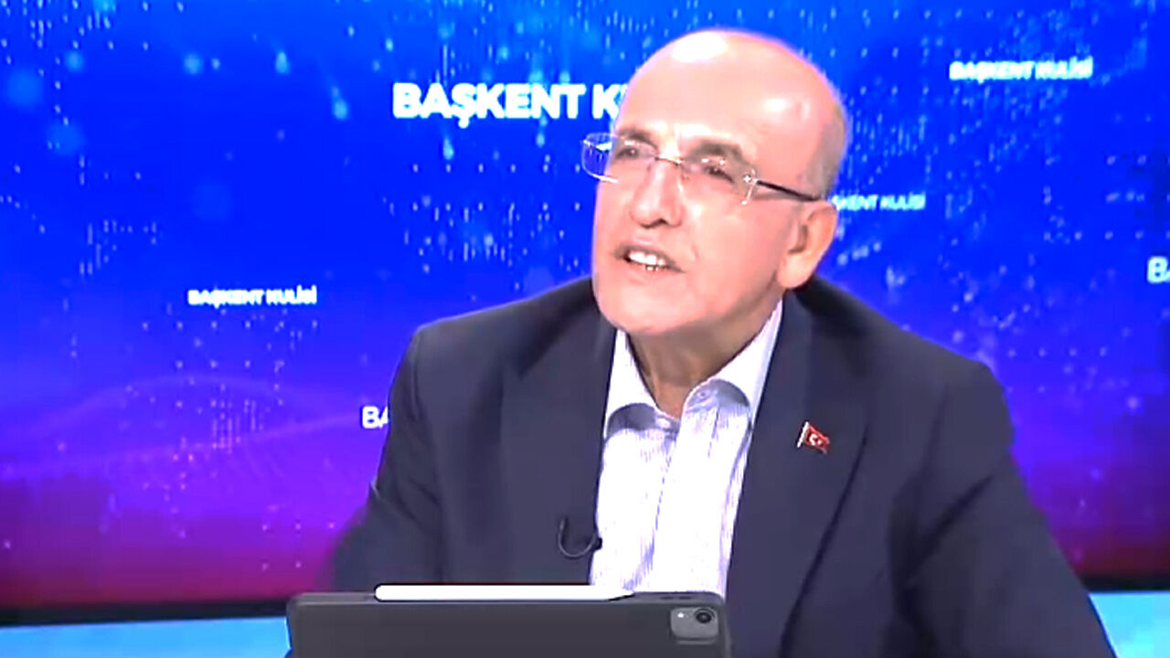 Bakan Şimşek’ten ekonomi mesajları: İyi yönettik, şoklardan önceki seviyelere döndük Hazine ve Maliye Bakanı Mehmet Şimşek