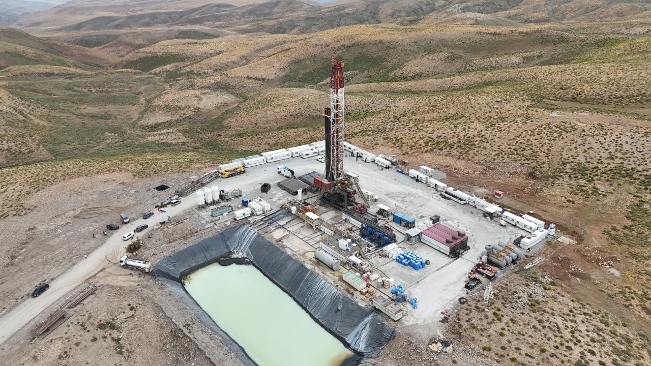 Bir bölgede daha petrol heyecanı! 2800 metreye ulaşıldı, hedef 5 bin Bir bölgede daha petrol heyecanı! 2800 metreye ulaşıldı, hedef 5 bin