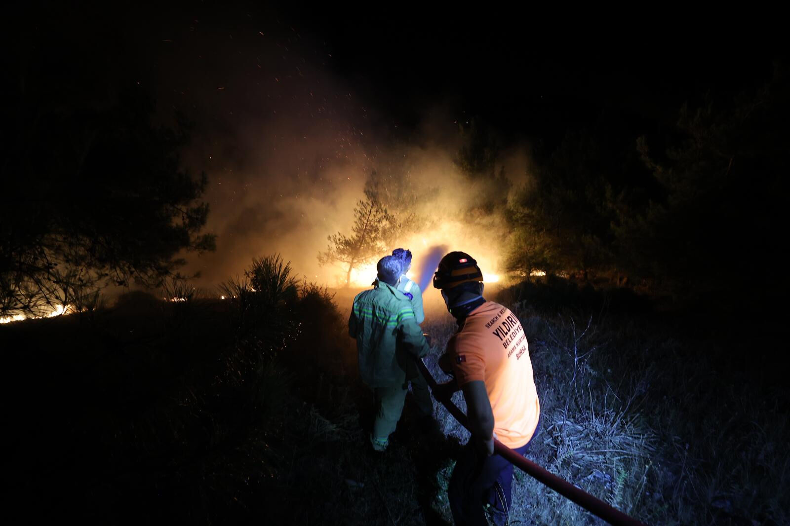 Bursa'daki yangından acı haber geldi! 1 itfaiye eri hayatını kaybetti Bursa'daki yangından acı haber geldi! 1 itfaiye eri şehit düştü - 1. Resim