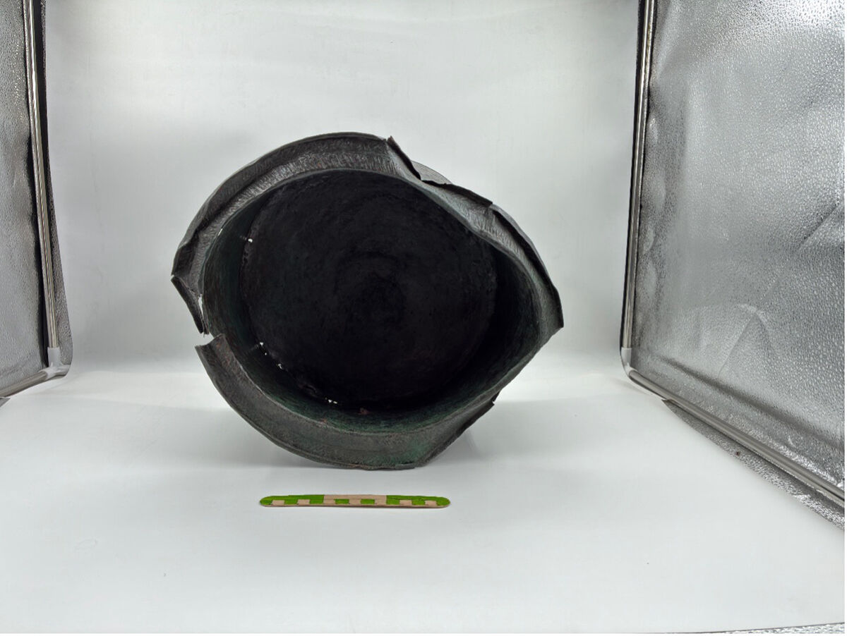 Çekiç izleri duruyor... Bergama'da 1400 yıllık bronz kazan bulundu Çekiç izleri duruyor... Bergama'da 1400 yıllık dövme kazan bulundu - 2. Resim