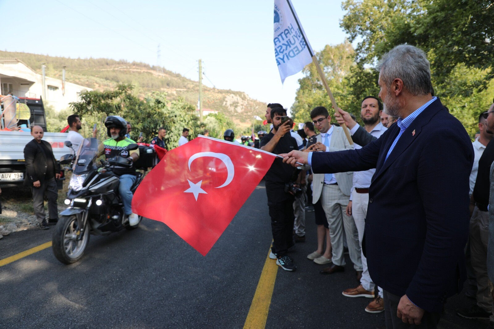 CHP'li başkanın 2 dönemdir yapamadığı proje 8 ayda bitirildi! Hatay'da iki ilçenin arası 21 kilometre kısaldı CHP'li başkanın 2 dönemdir yapamadığı proje 8 ayda bitirildi! Hatay'da iki ilçenin arası 21 kilometre kısaldı - 1. Resim