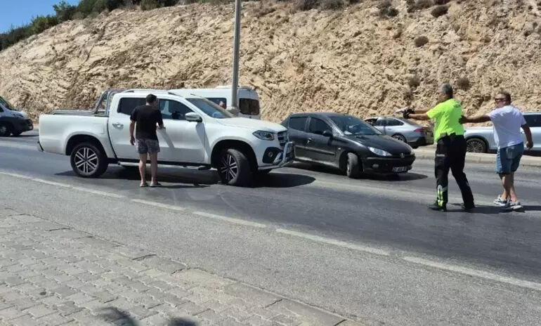 Dilan Çıtak trafikte olay çıkardı! Ortalığı birbirine kattı: Polisler havaya ateş açarak durdurabildi Dilan Çıtak trafikte olay çıkardı! Ortalığı birbirine kattı: Polisler havaya ateş açarak durdurabildi - 2. Resim