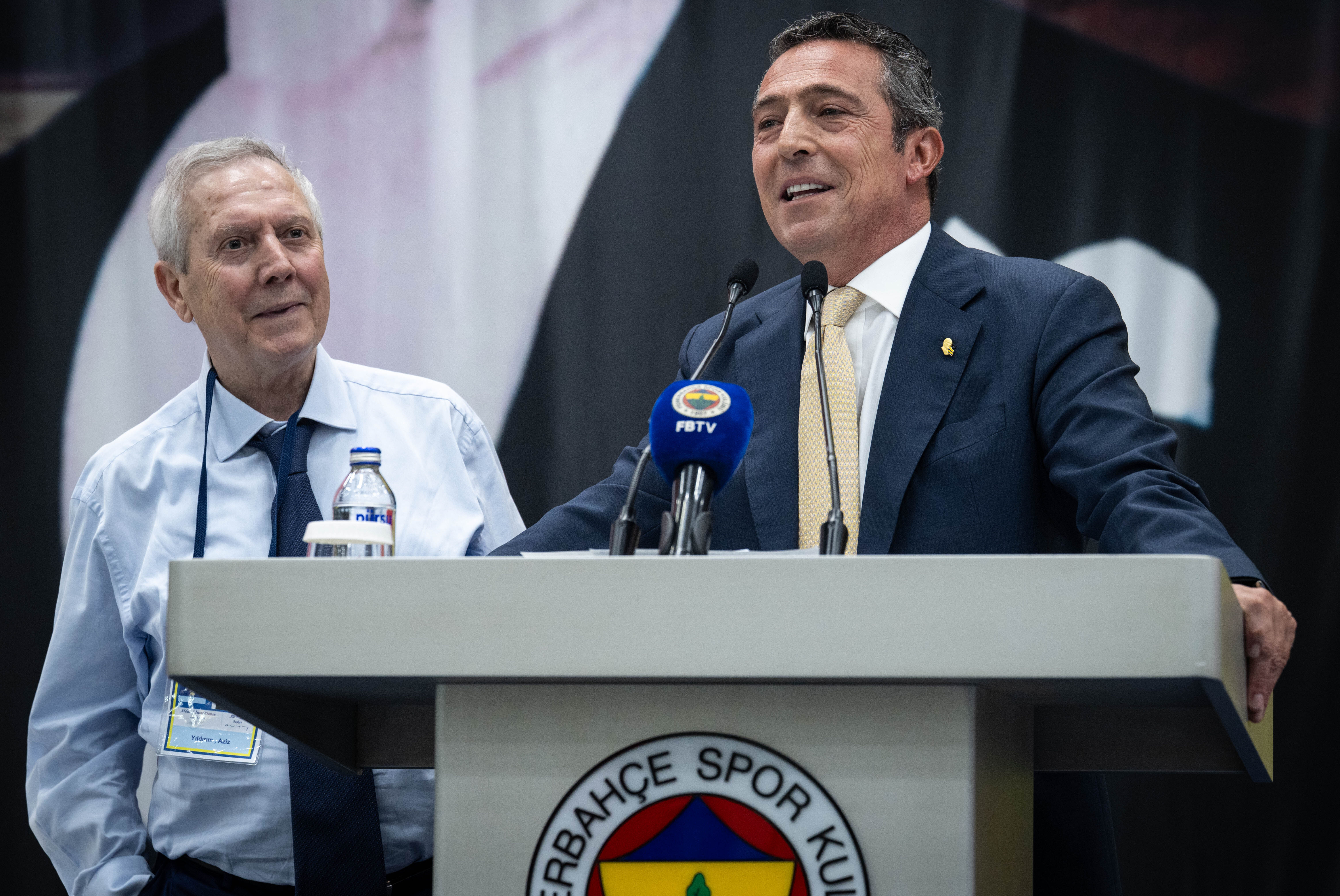 Fenerbahçe Yüksek Divan Kurulu, büyük tartışmalara ve olaylara sahne oldu! Divanıharp! Fenerbahçe Yüksek Divan Kurulu, büyük tartışmalara ve olaylara sahne oldu! Divanıharp! - 1. Resim